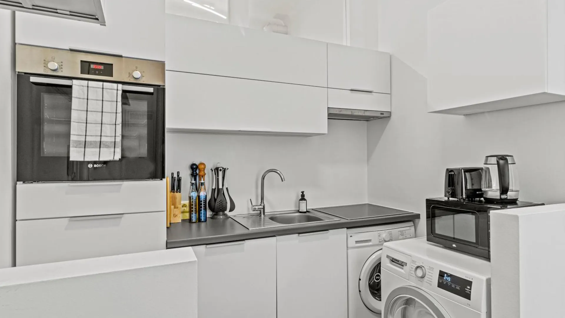 Cozy Vienna Apartments - 4 Min U6 Josefstaedterstrasse 0*,  Austria