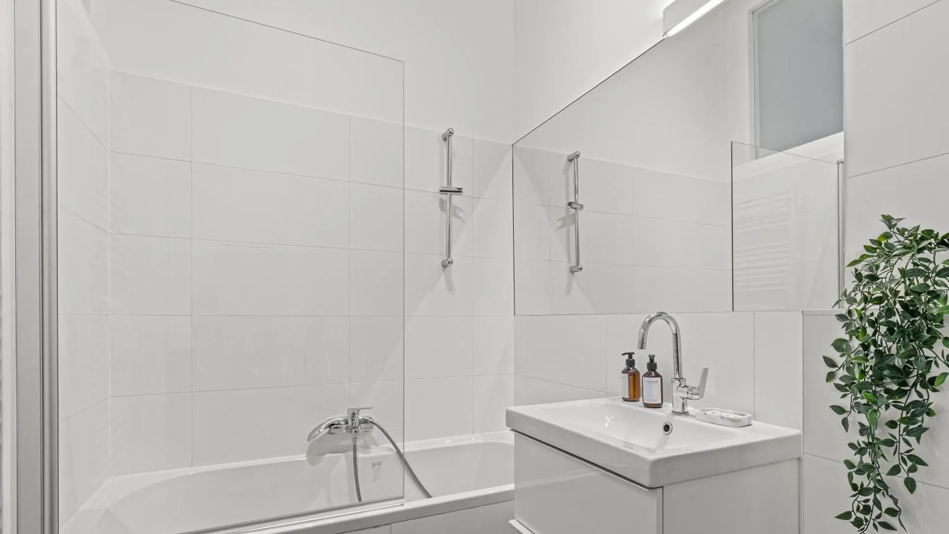 Cozy Vienna Apartments - 4 Min U6 Josefstaedterstrasse Austria